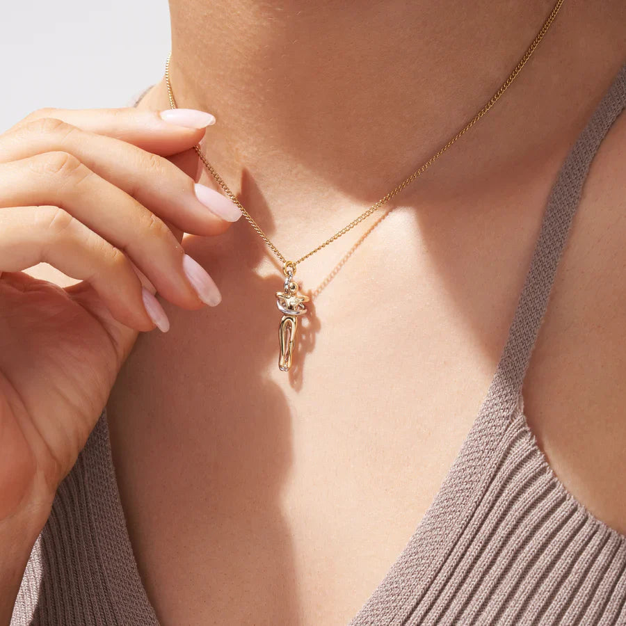 Collar Abrazo Infinito — El Regalo que Une Almas para Siempre.